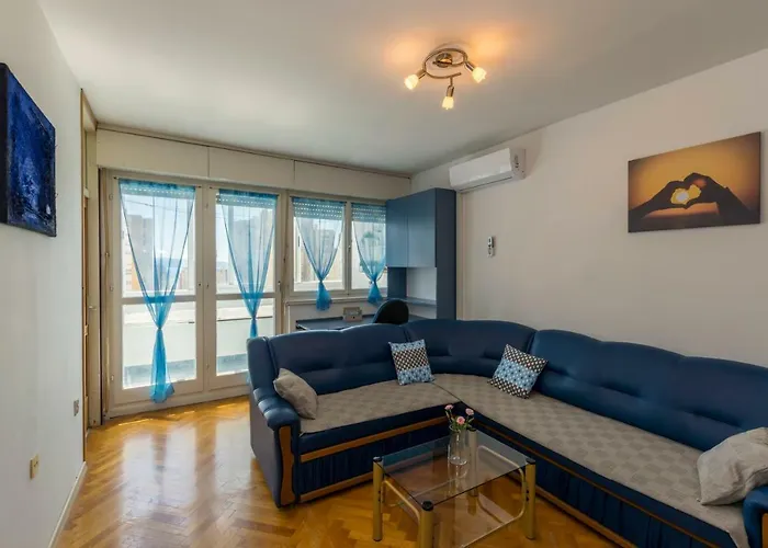 Apartment Azure Split