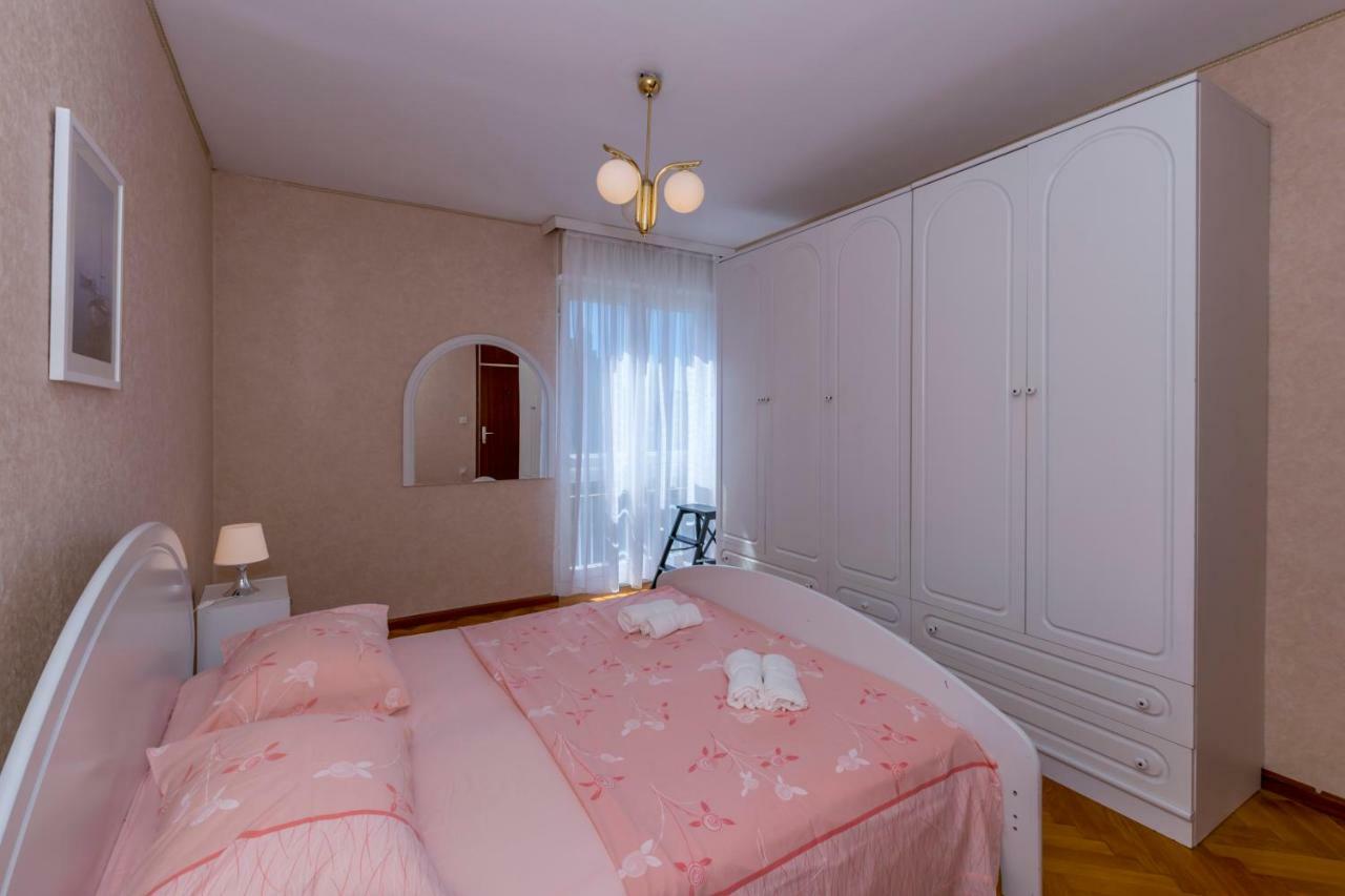Azure Apartment *